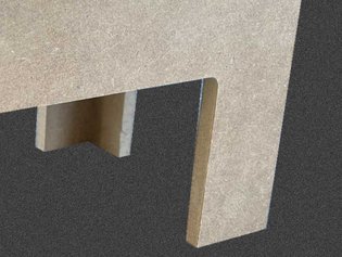 MDF-Schemel mit mehrfachen Holzdübel-Verbindungen und stabiler Konstruktion